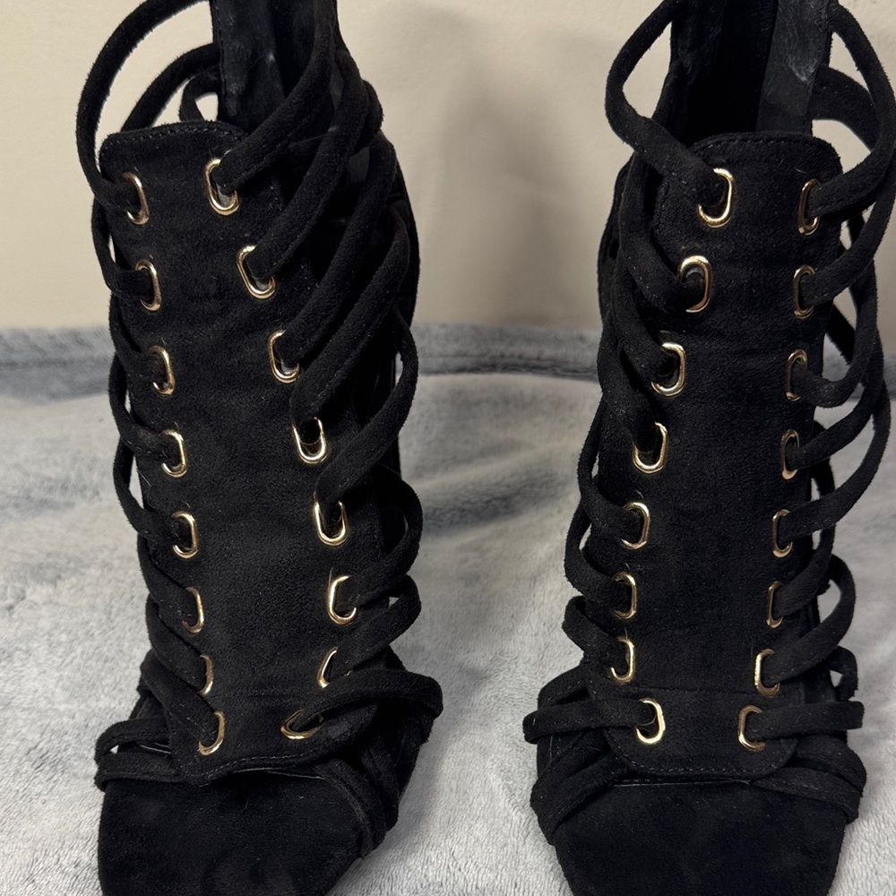 Windsor Black Faux Suede “In The Loop” Grommet Heel Booties - Size 6.5 - Picture 7 of 13